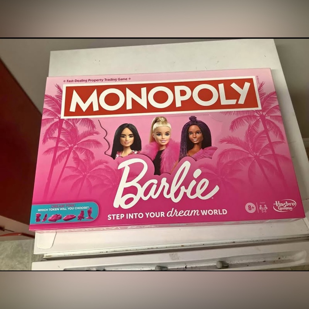 Hasbro Barbie Dream World Monopoly Game - Pink Edition Brand New